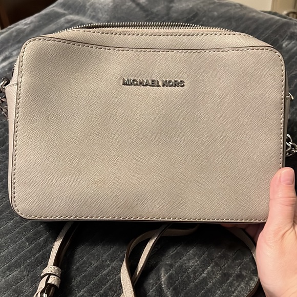 EUC MICHAEL KORS CROSSBODY BAG - Picture 5 of 6